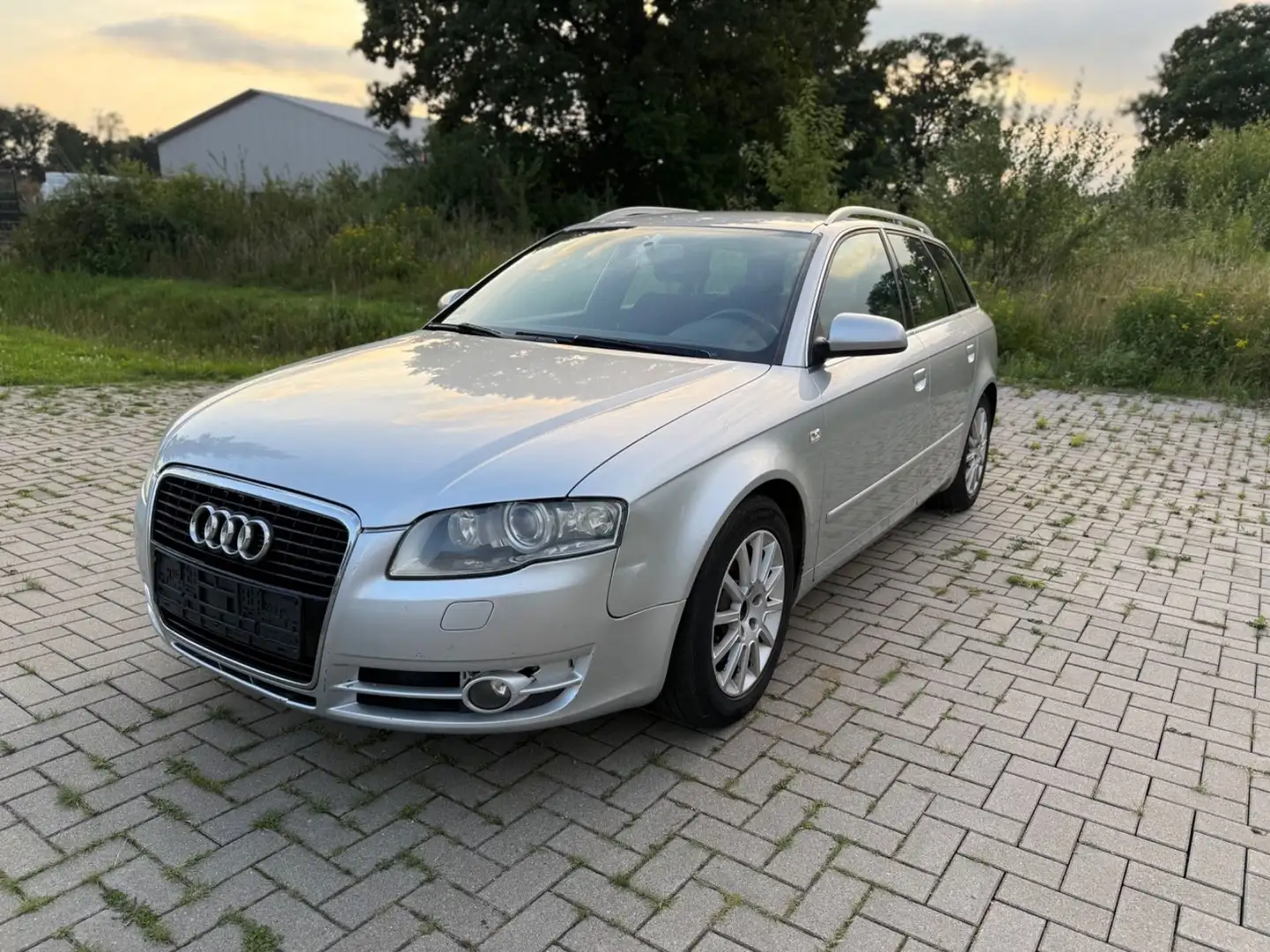 Audi A4 Avant 2.7 TDI NAVI/SHZ/KLIMAAUT./ANHÄNGERKUP. Silber - 1