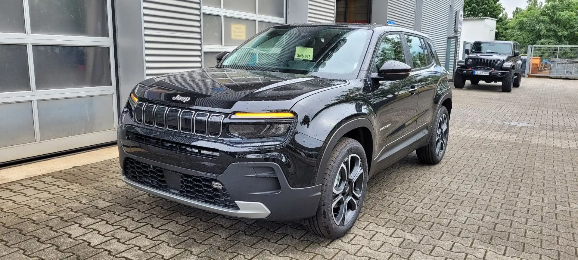 Jeep Avenger 1.2 GSE T3 GDI Altitude Schwarz - 2