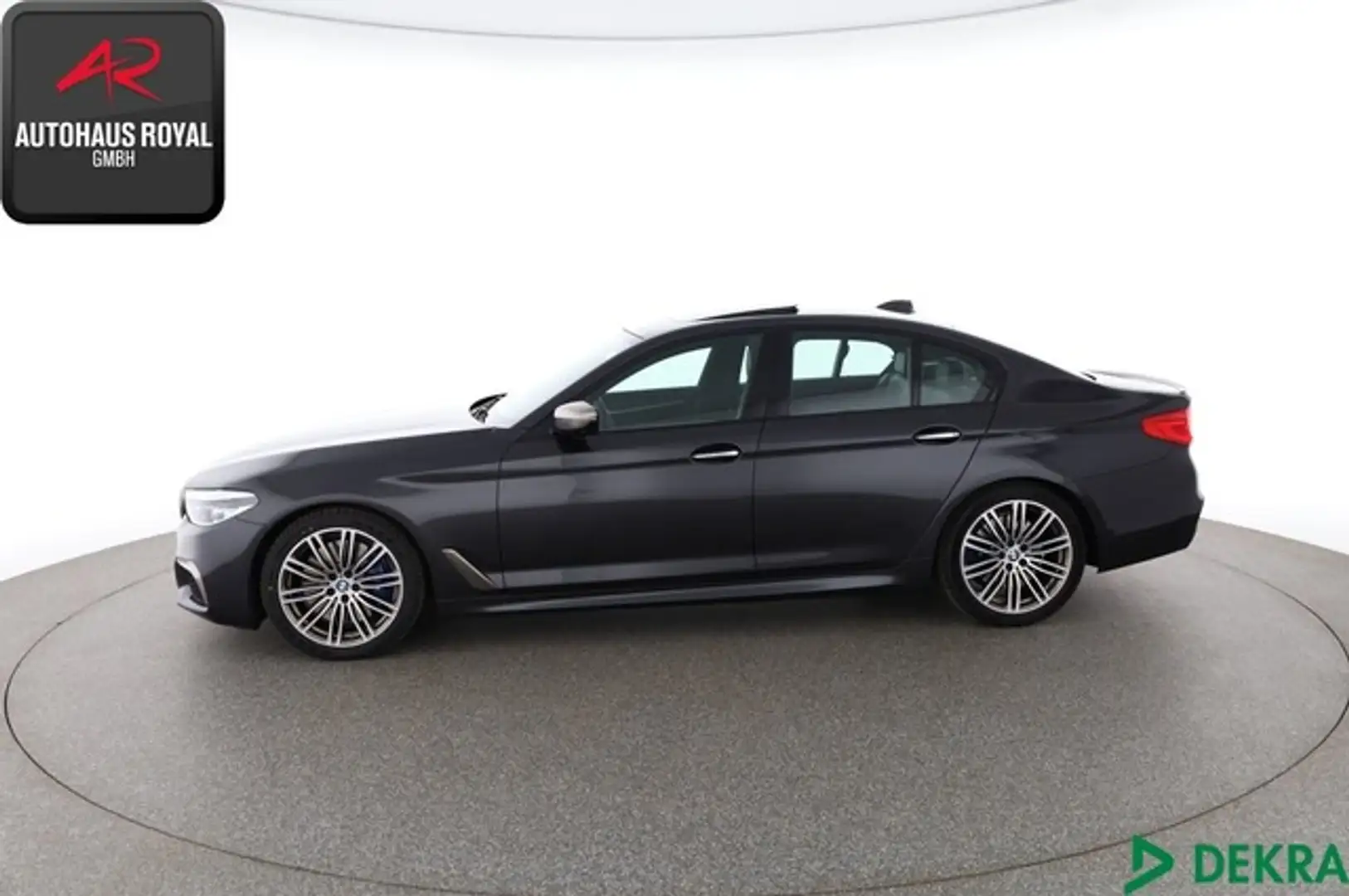 BMW M550 i xDrive EXCLUSIVE SOFTCLOSE,MASSAGE,H/K,SH Šedá - 2