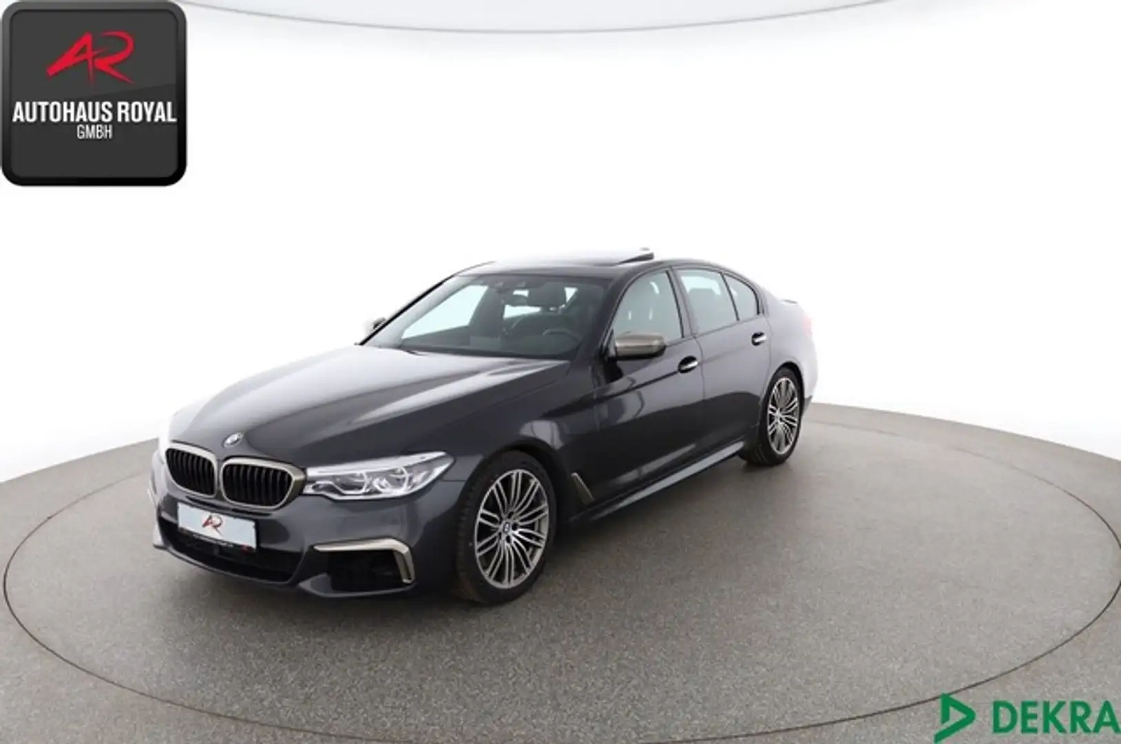BMW M550 i xDrive EXCLUSIVE SOFTCLOSE,MASSAGE,H/K,SH Šedá - 1