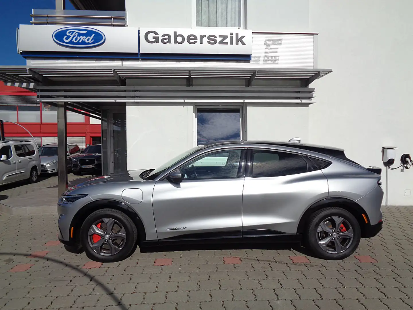 Ford Mustang Mach-E Elektro Extended Range Silber - 2