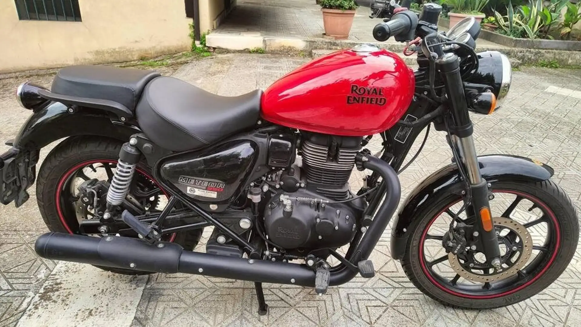 Royal Enfield Meteor 350 Rosso - 1