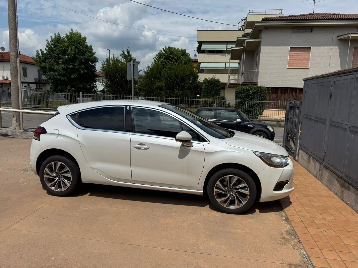 DS Automobiles DS 4 DS4 1.6 e-hdi (airdream) Business 115cv Bianco - 1