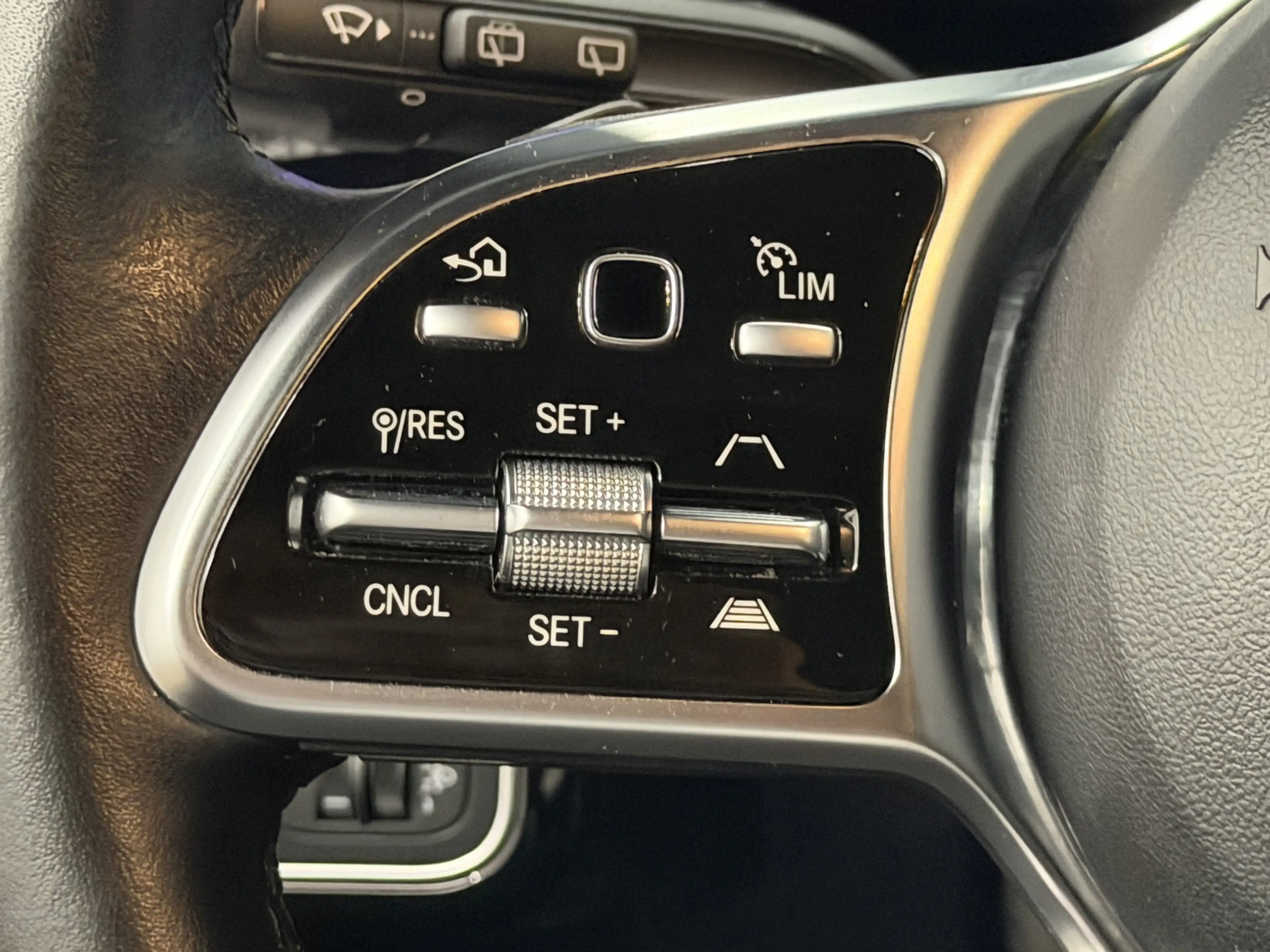 Mercedes-Benz CLA 220 8G-DCT Progressive — photo 11