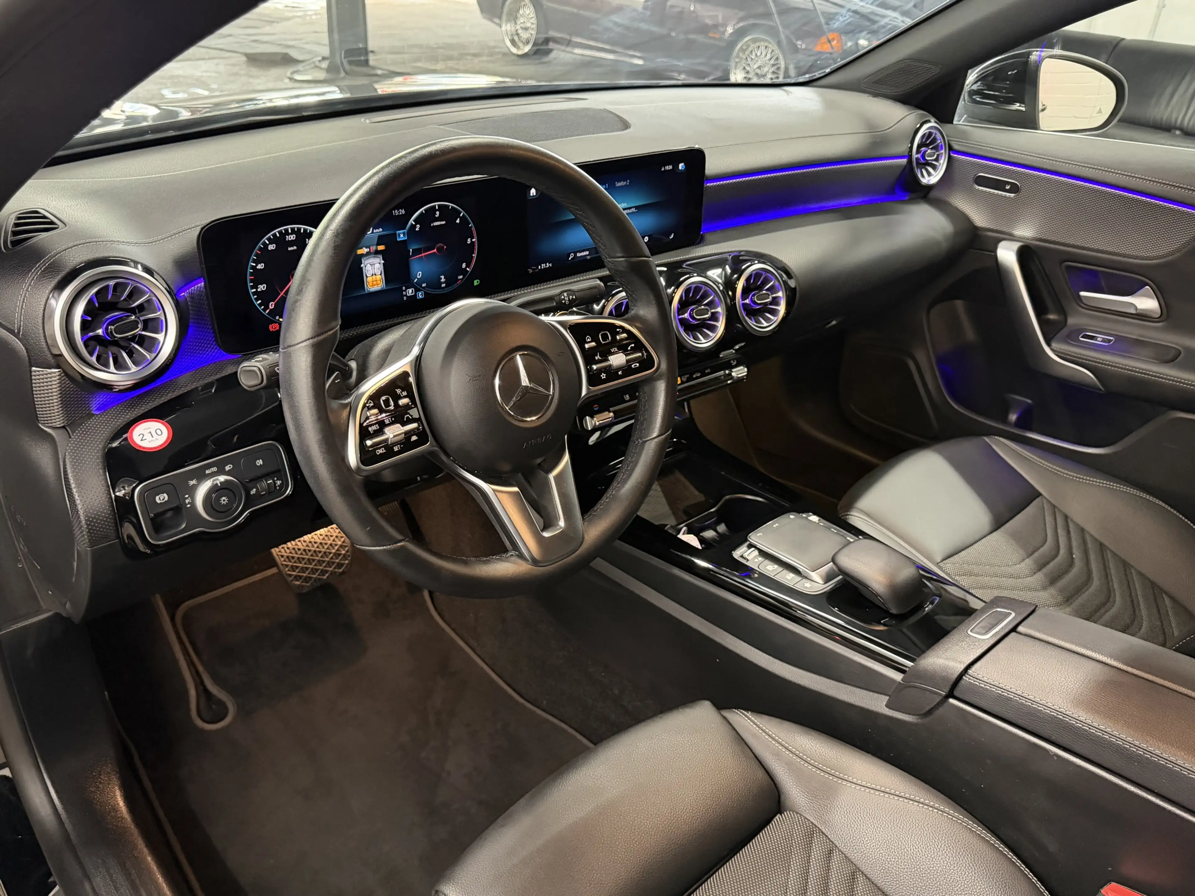 Mercedes-Benz CLA 220 8G-DCT Progressive — photo 9