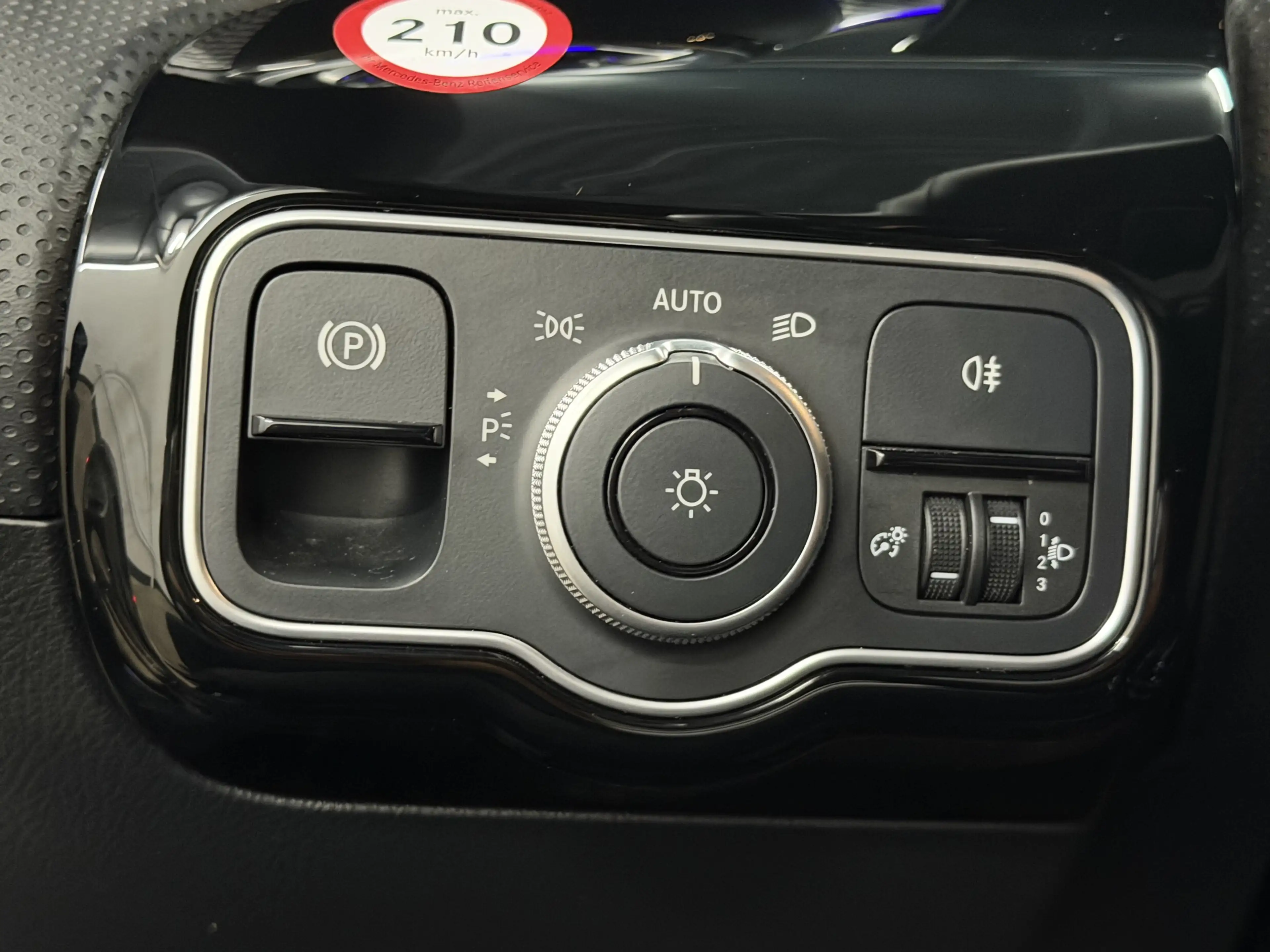 Mercedes-Benz CLA 220 8G-DCT Progressive — photo 15