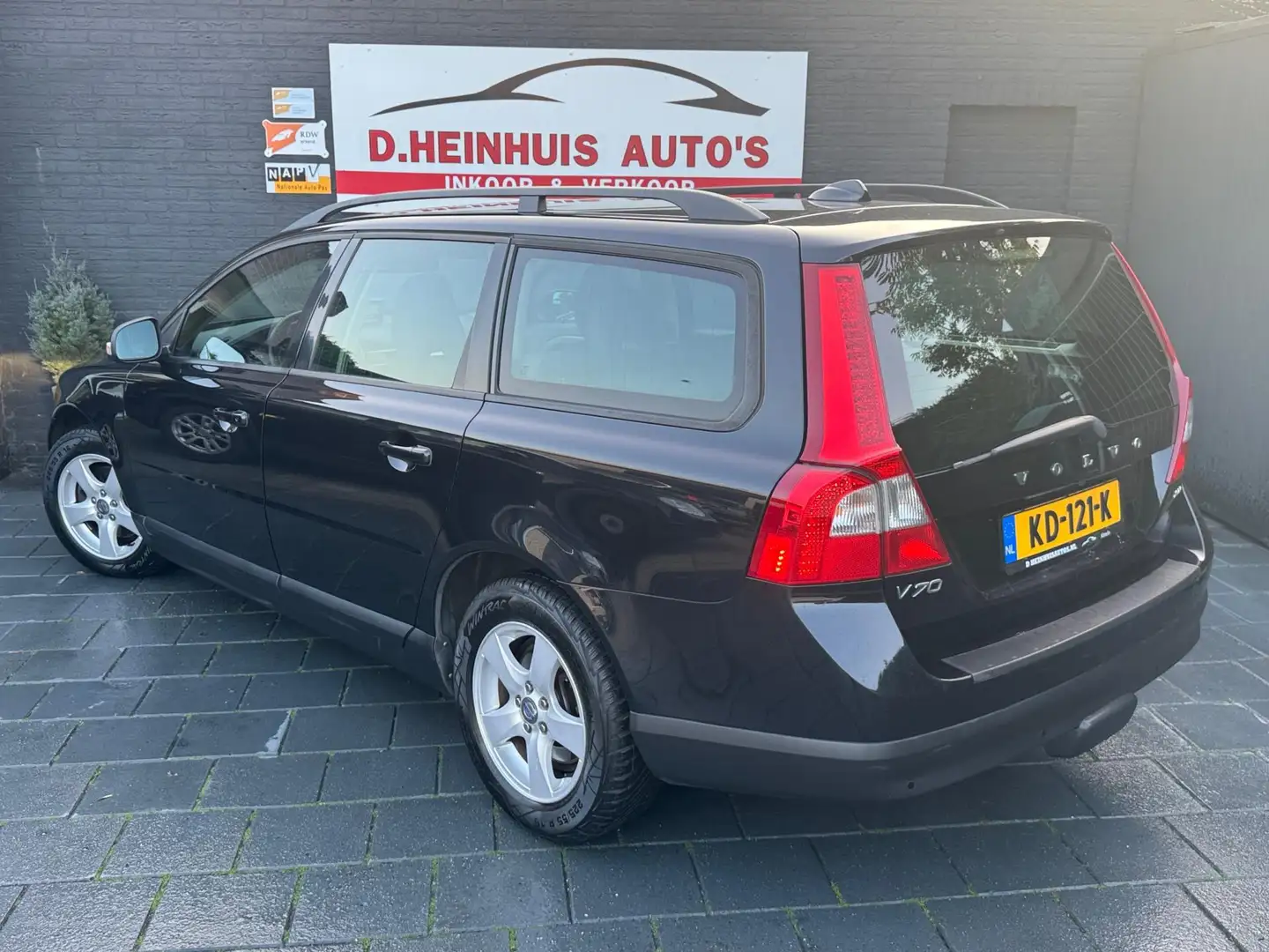 Volvo V70 2.0D Momentum Zwart - 2
