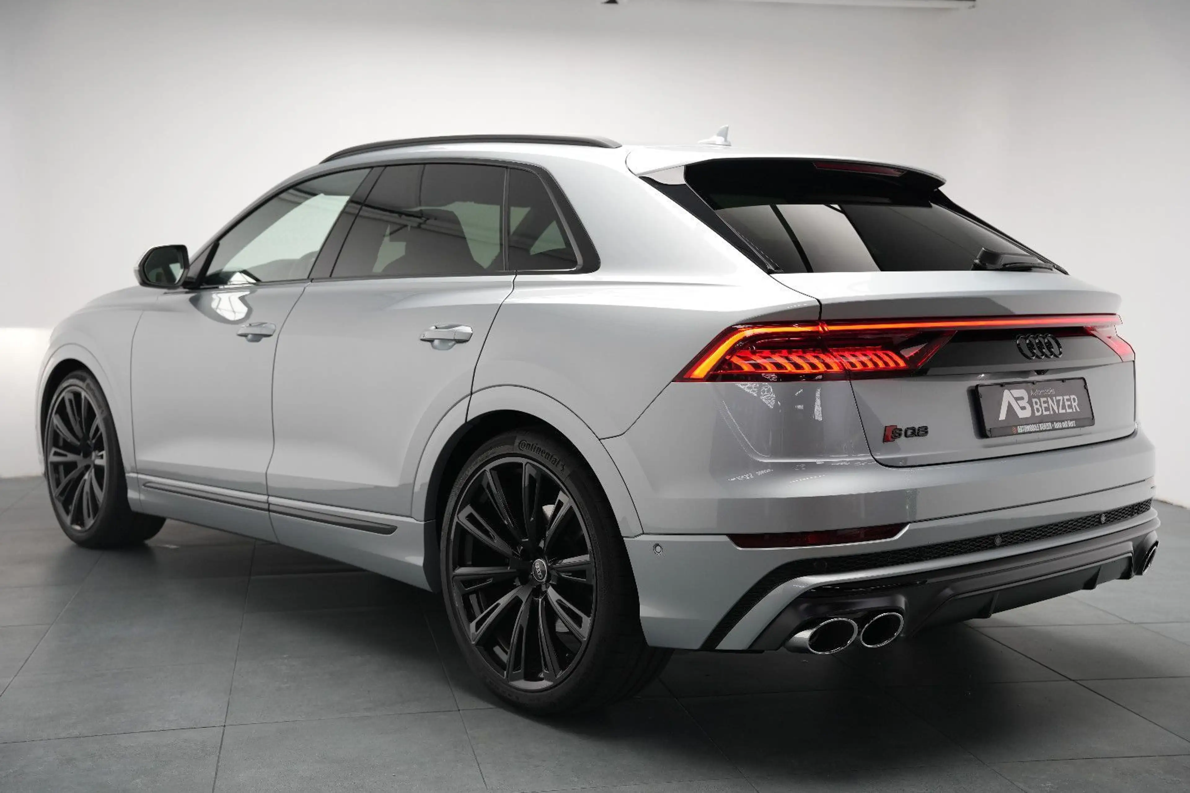 Audi SQ8 4.0 TFSI quattro/EXCLUSIVE/ALCANTARA/BLACK