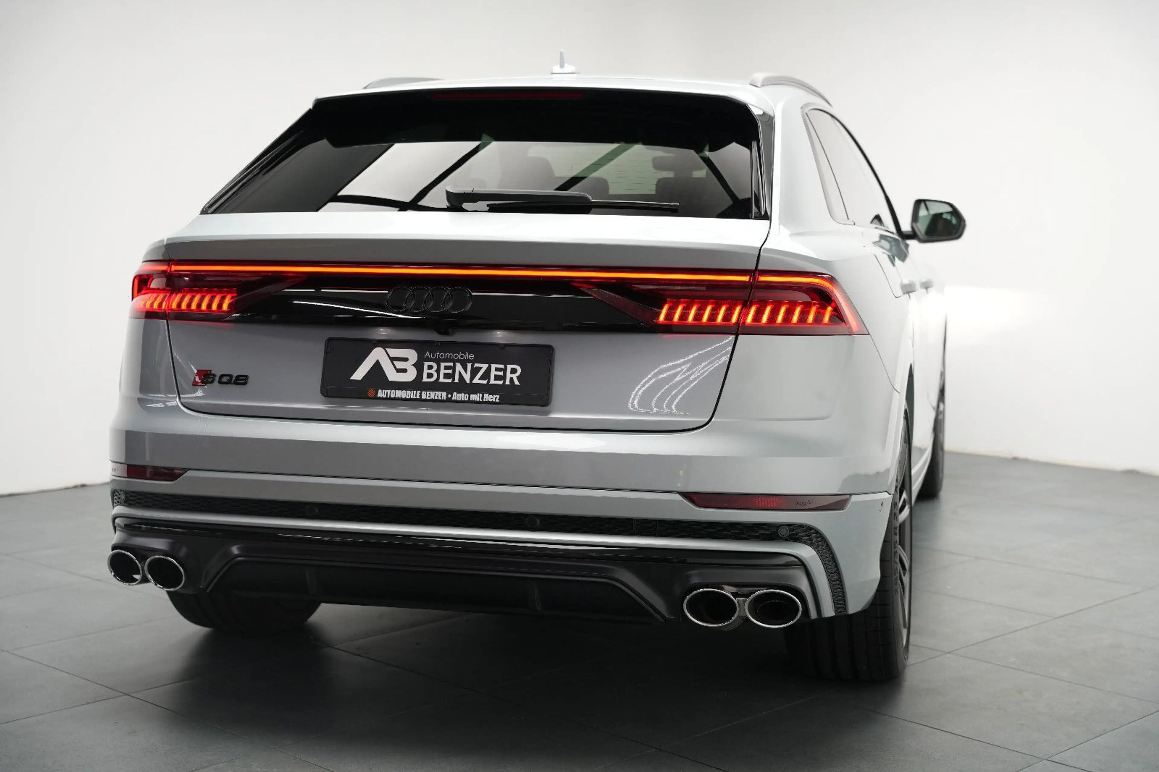 Audi SQ8 4.0 TFSI quattro/EXCLUSIVE/ALCANTARA/BLACK — photo 9