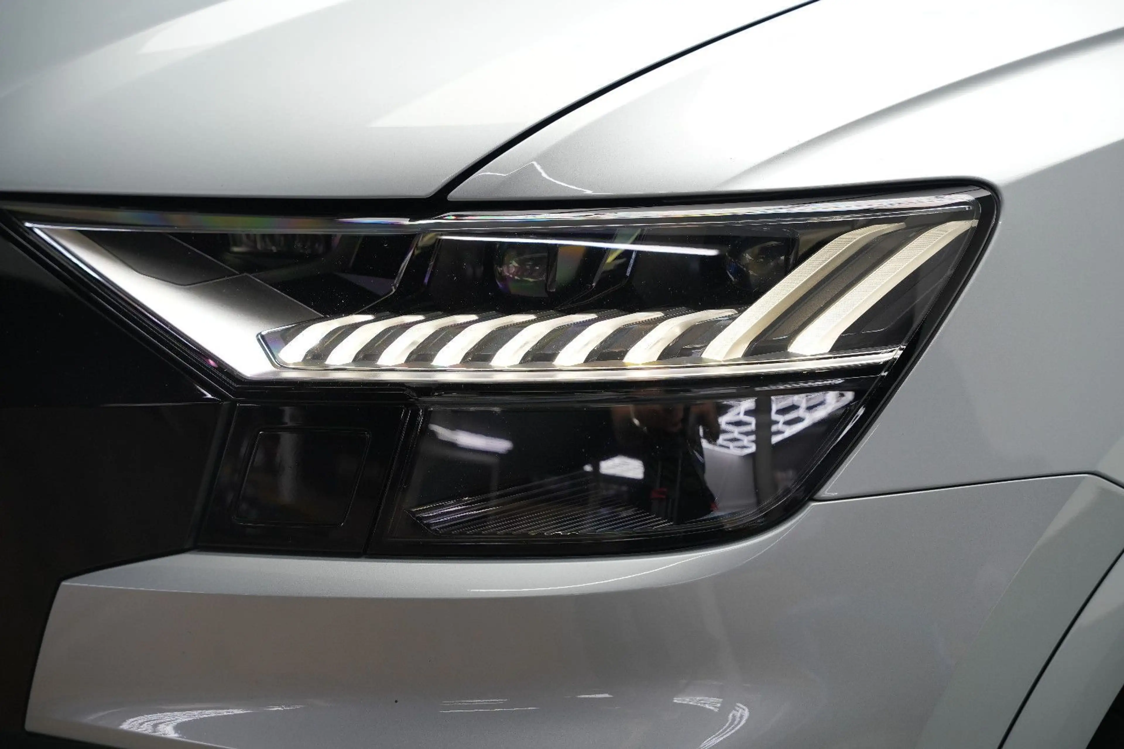 Audi SQ8 4.0 TFSI quattro/EXCLUSIVE/ALCANTARA/BLACK — photo 4