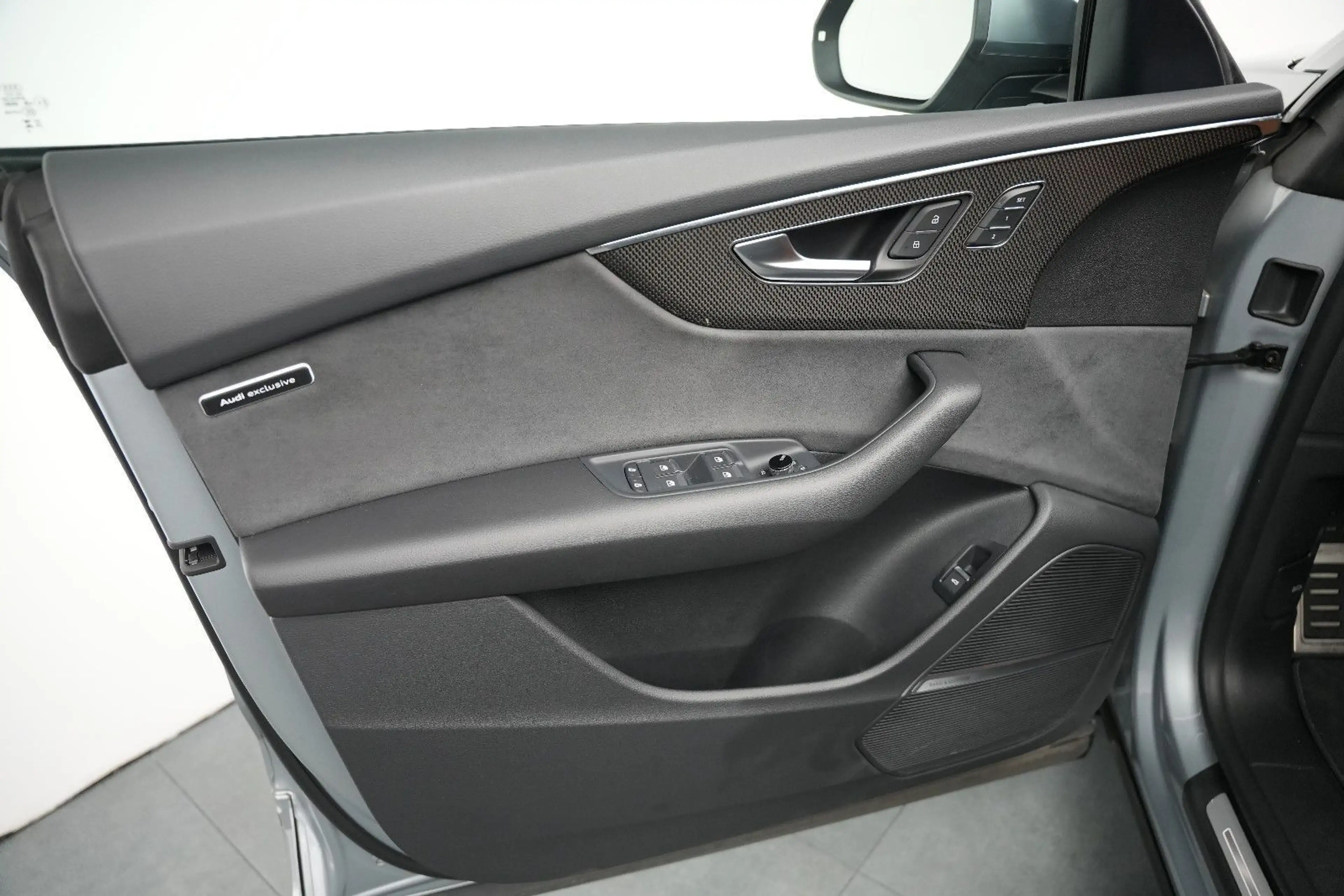 Audi SQ8 4.0 TFSI quattro/EXCLUSIVE/ALCANTARA/BLACK — photo 14