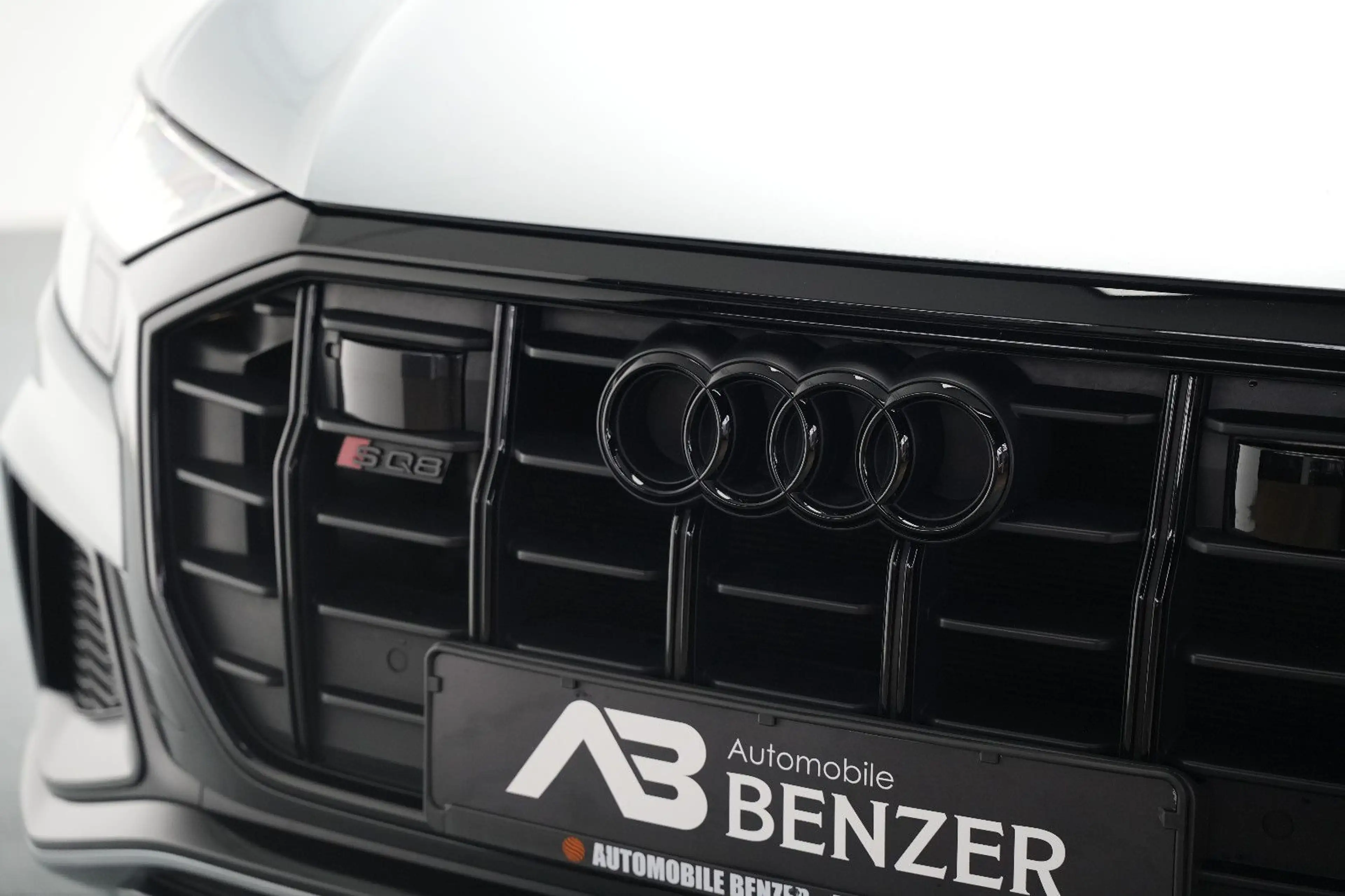 Audi SQ8 4.0 TFSI quattro/EXCLUSIVE/ALCANTARA/BLACK — photo 5