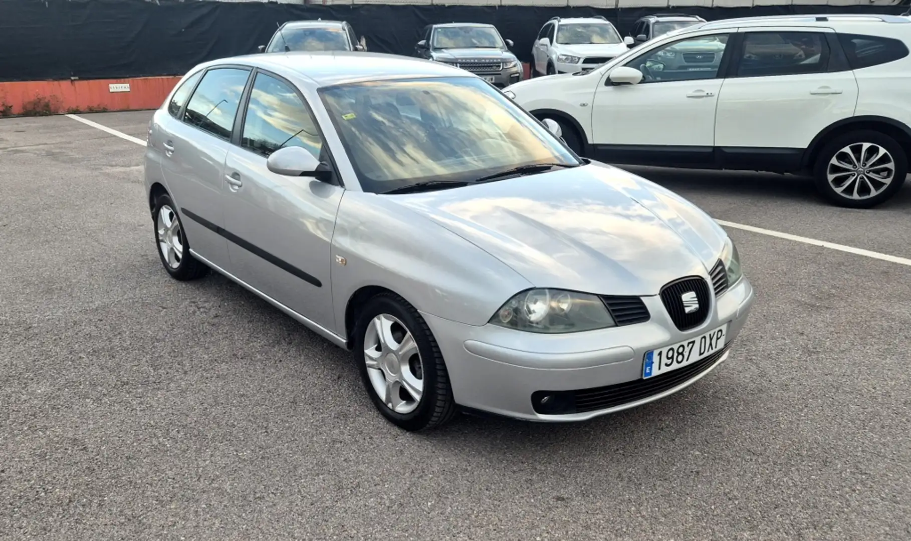 SEAT Ibiza 1.9TDi Hit Gris - 2