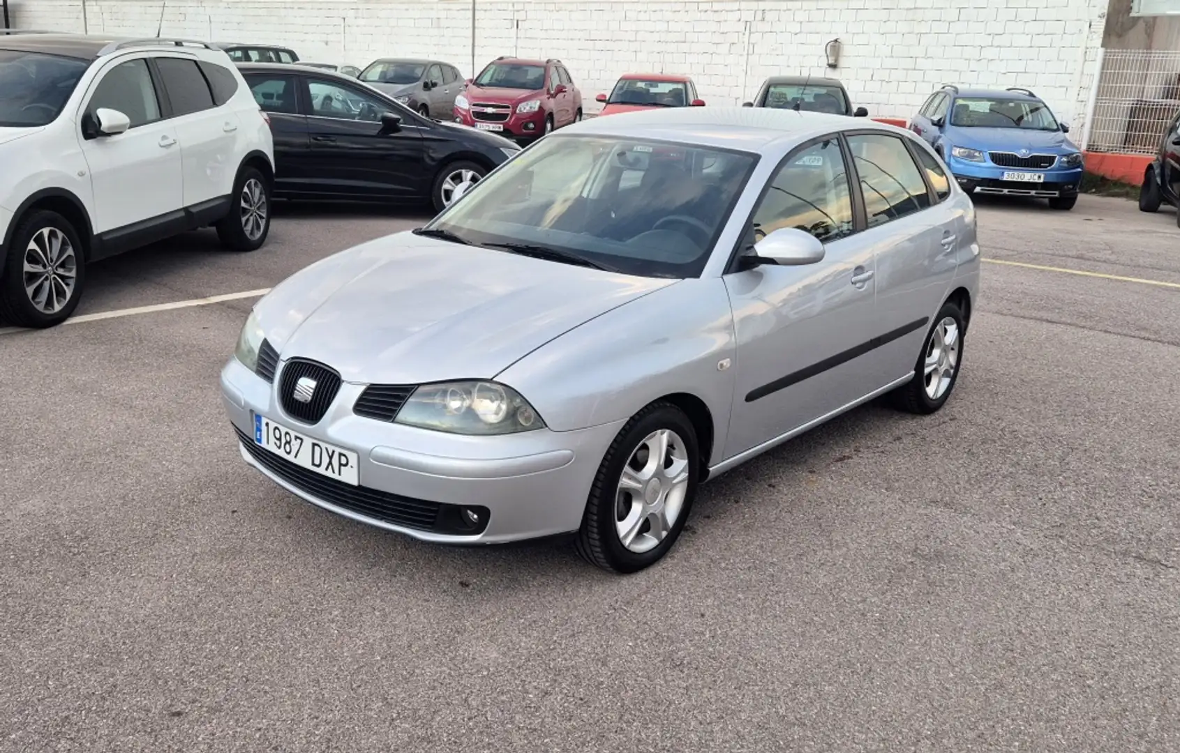 SEAT Ibiza 1.9TDi Hit Gris - 1
