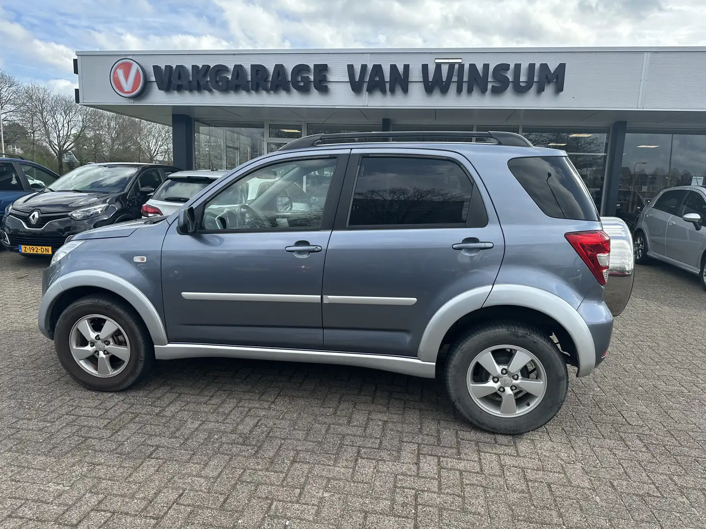 Daihatsu Terios 1.5-16v Exclusive 4WD Airco Lmv Nap Gris - 2