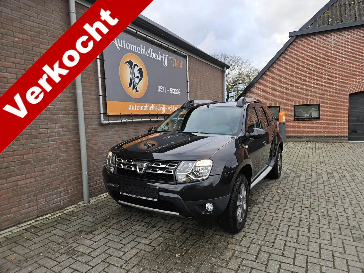 Dacia Duster Essence 1.2 Tce Zwart - 1