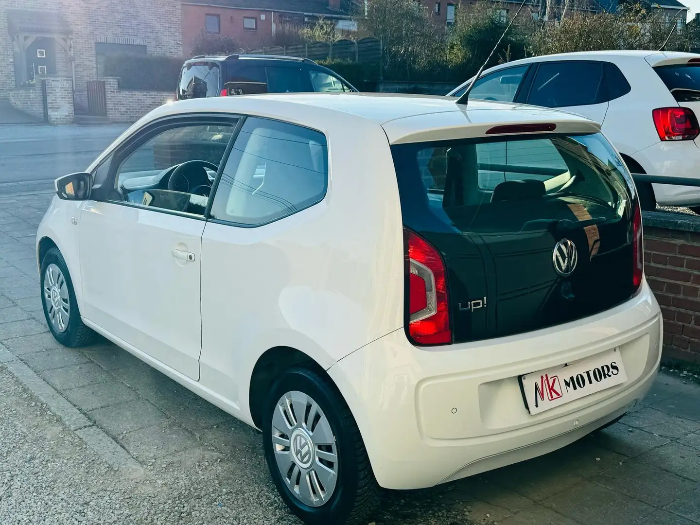 Volkswagen up! 1.0i ESSENCE GARANTIE 12MOIS AIRCO EURO5 Wit - 2