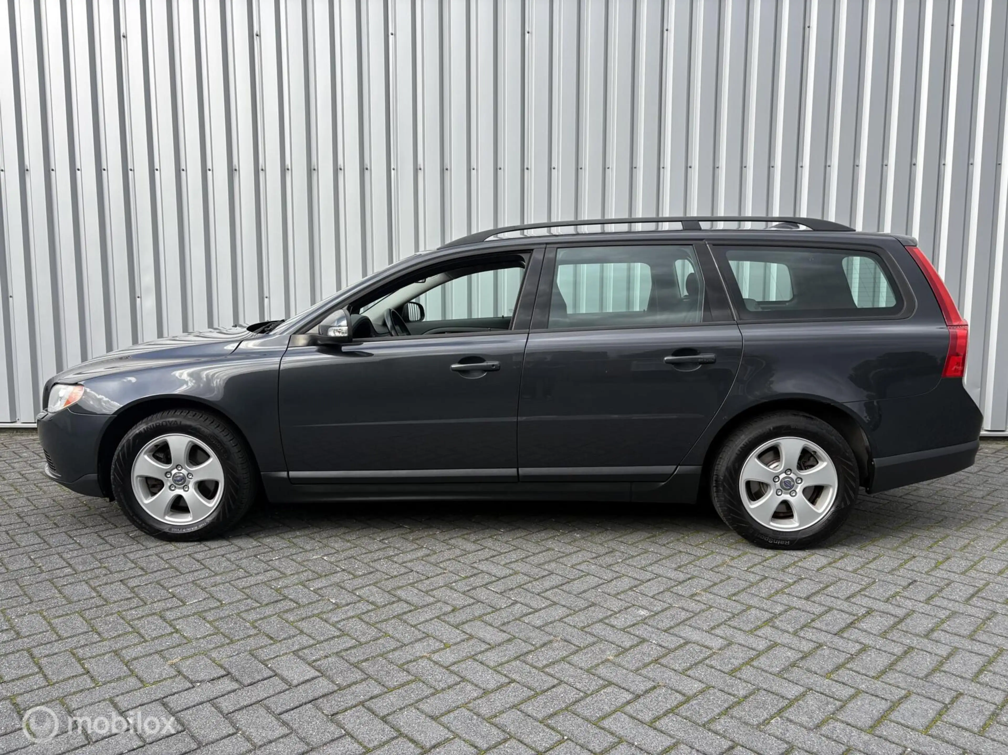 Volvo V70 2.0D Momentum | Xenon | Navi | Clima | Hifi pro | — photo 6