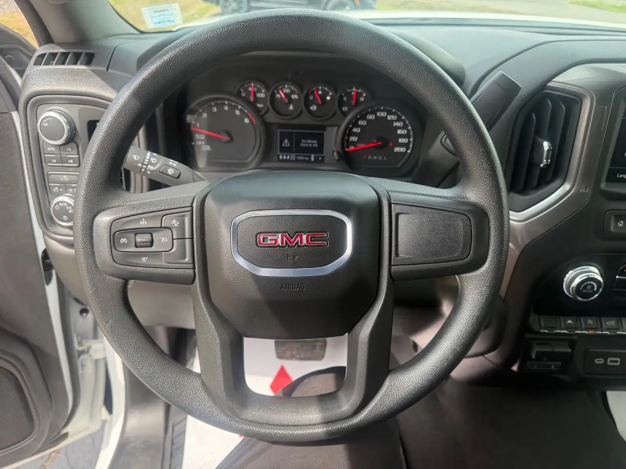 GMC Sierra 1500 снимка GMC Sierra 1500