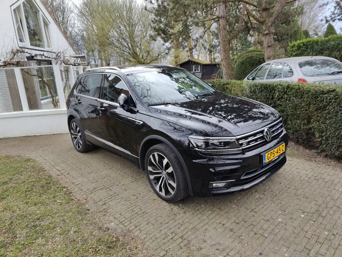 Volkswagen Tiguan 2.0 TSI 4Motion Aut 230pk 3xRLine Pano Leer Trekh. Zwart - 1