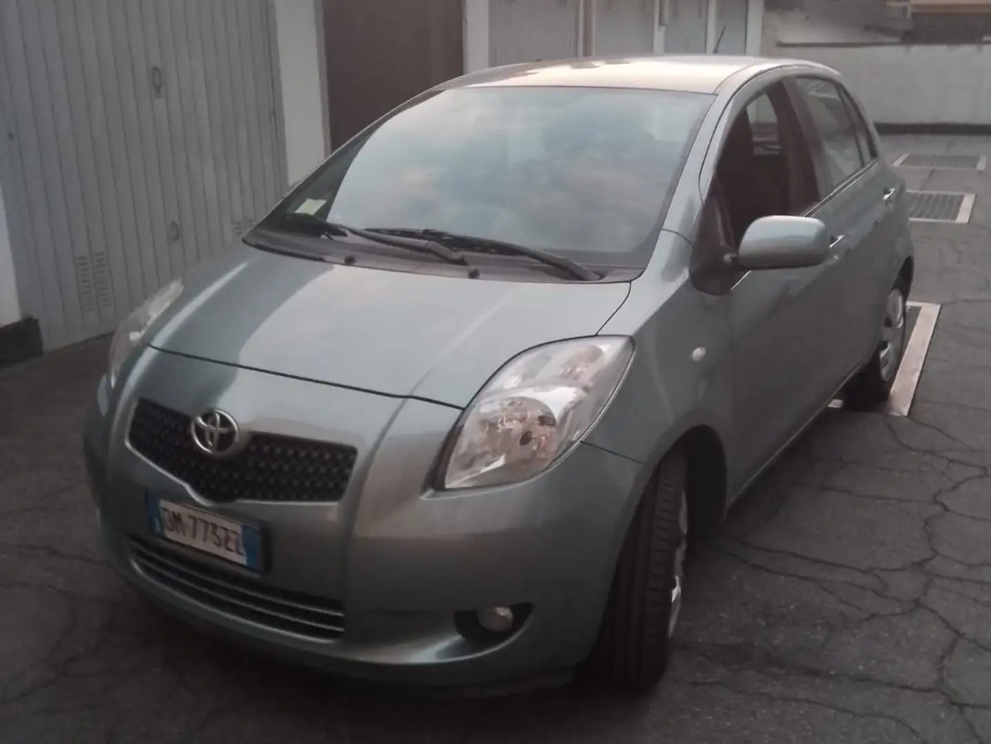 Toyota Yaris Yaris II 2005 5p 1.3 Navy Grigio - 2