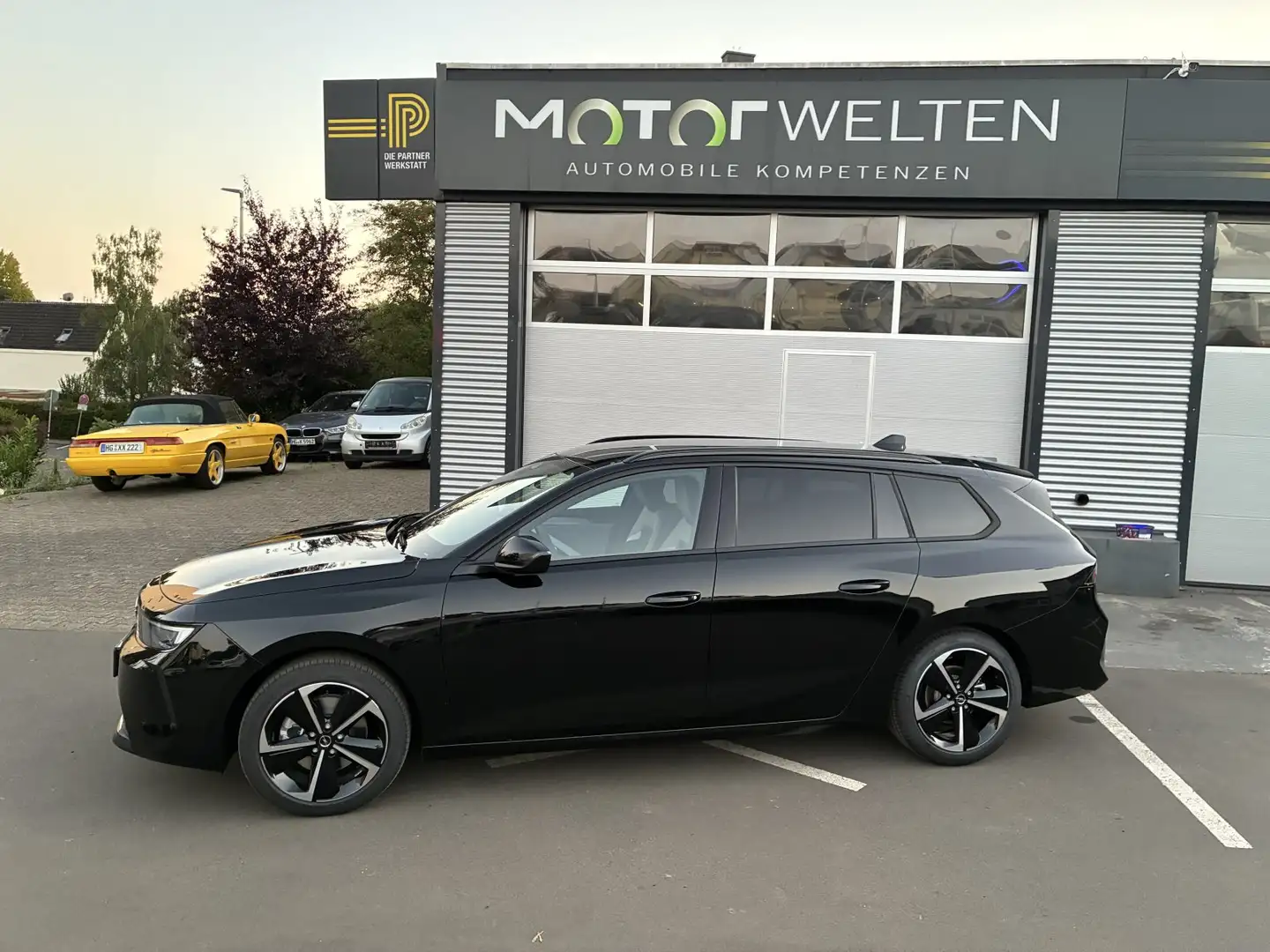 Opel Astra 1.2 Edition Edition Schwarz - 2