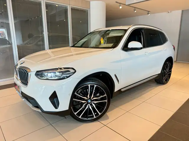 BMW X3 view 3