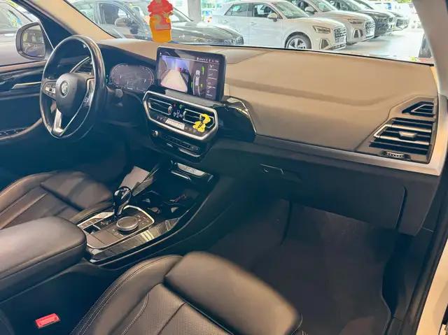 BMW X3 view 13
