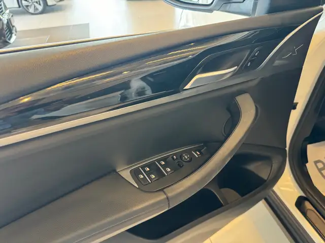 BMW X3 view 8
