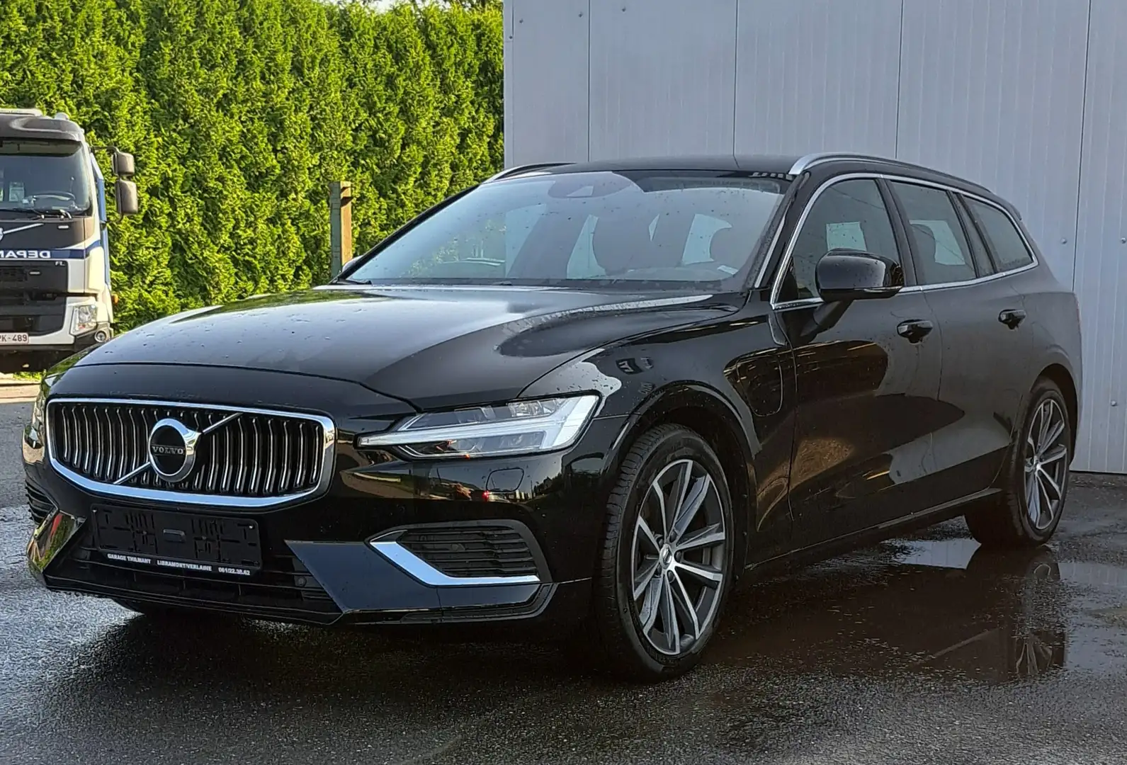 Volvo V60 2.0 T6 AWD PHEV Essential Bright Schwarz - 1