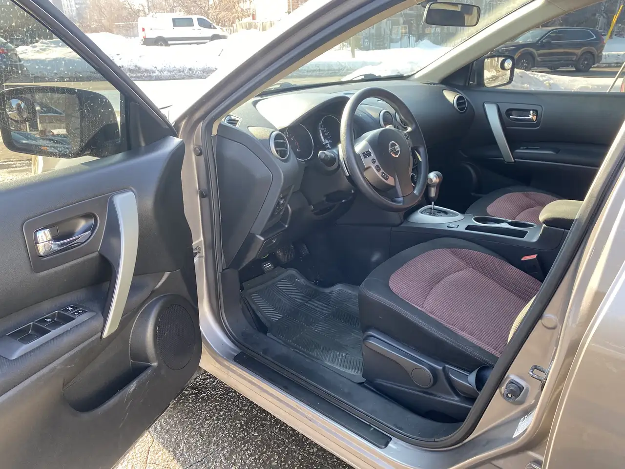 Nissan Rogue снимка Nissan Rogue
