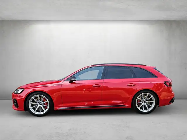 Audi RS4 view 2