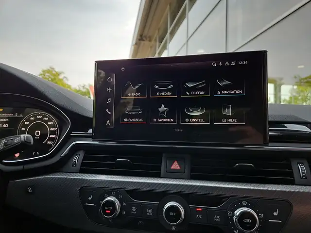 Audi RS4 view 11