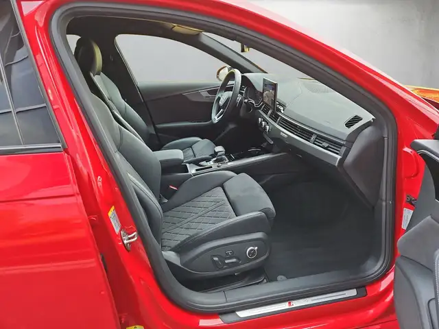 Audi RS4 view 13