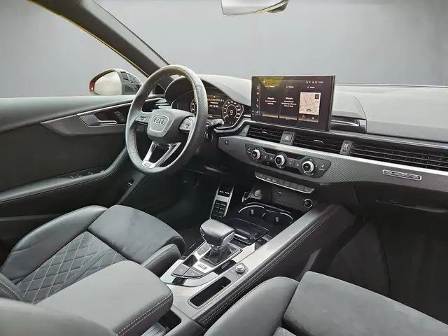 Audi RS4 view 7