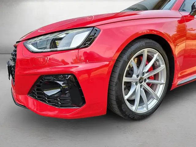 Audi RS4 view 4