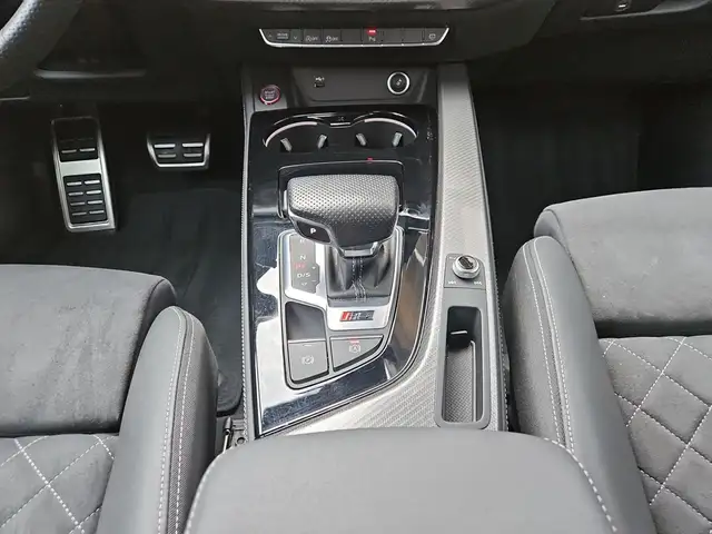Audi RS4 view 9