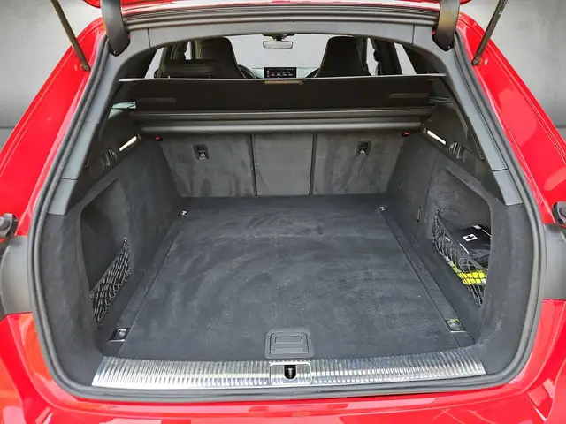 Audi RS4 view 5