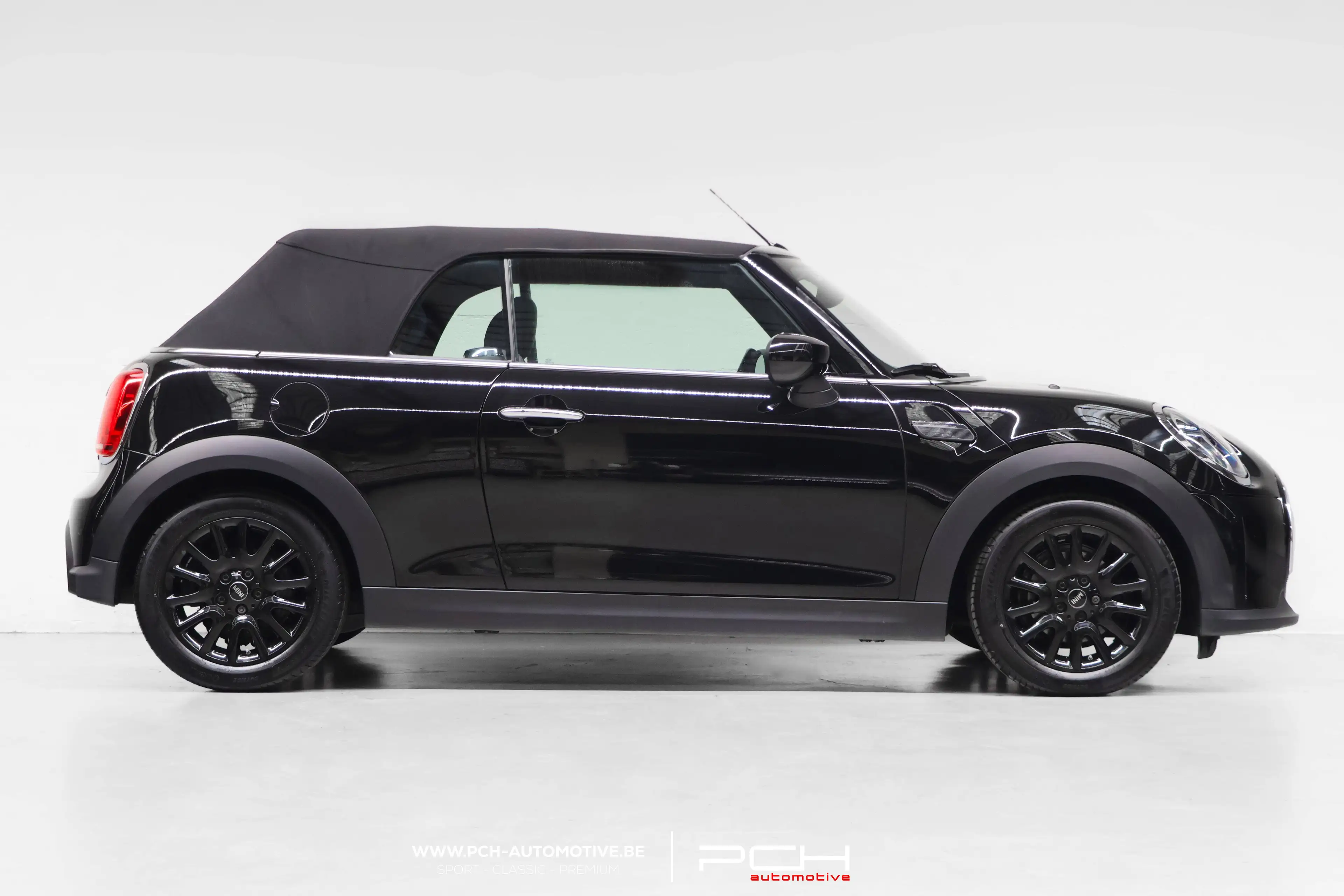 MINI Cooper Cabrio 1.5 LED / CUIR-TISSU / SIEGES CHAUFFANTS / KEY-LESS / HARMAN/KARDON / APPLE CARPLAY — photo 4