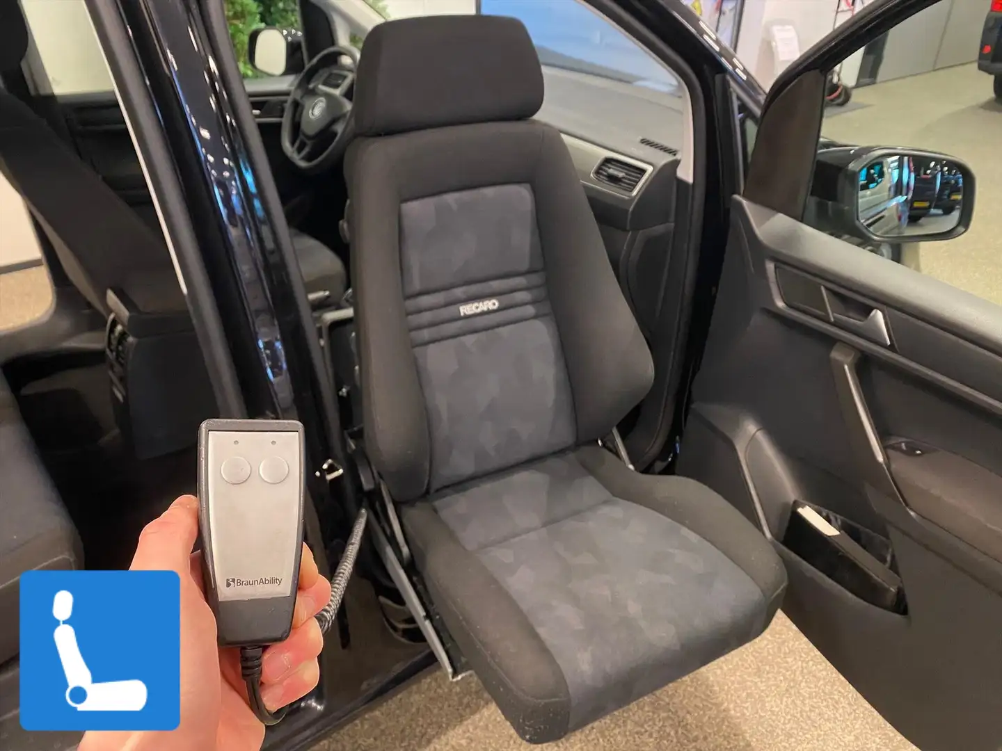 Volkswagen Caddy Maxi incl. draaistoel + kofferbaklift Zwart - 2
