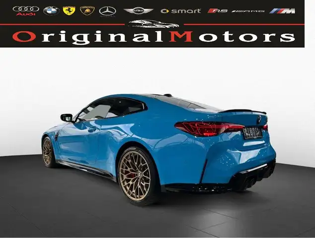 BMW M4 view 4