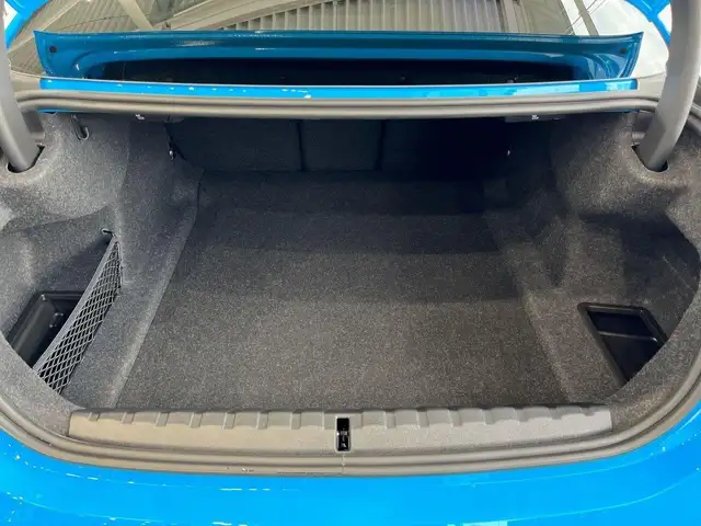 BMW M4 view 11
