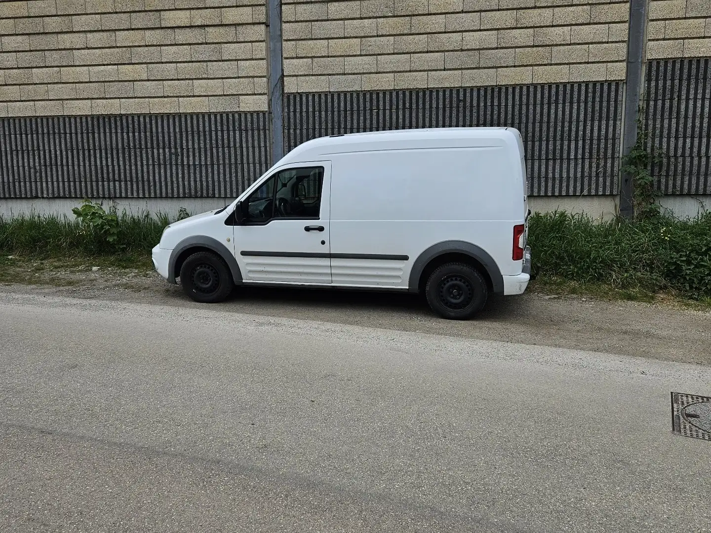 Volkswagen Caddy Kombi Startline 1,6 TDI DPF Weiß - 2