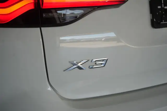 BMW X3 view 12