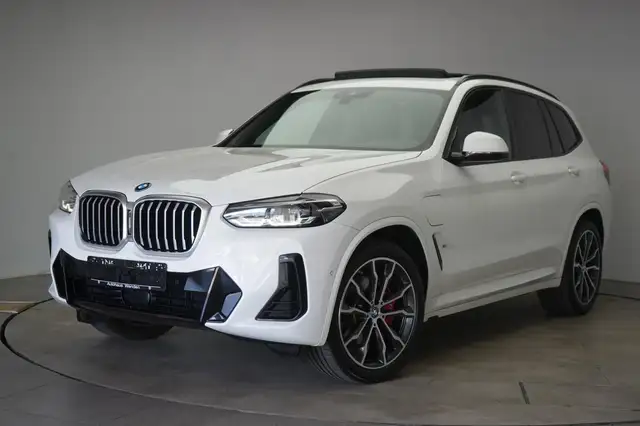 BMW X3 view 3
