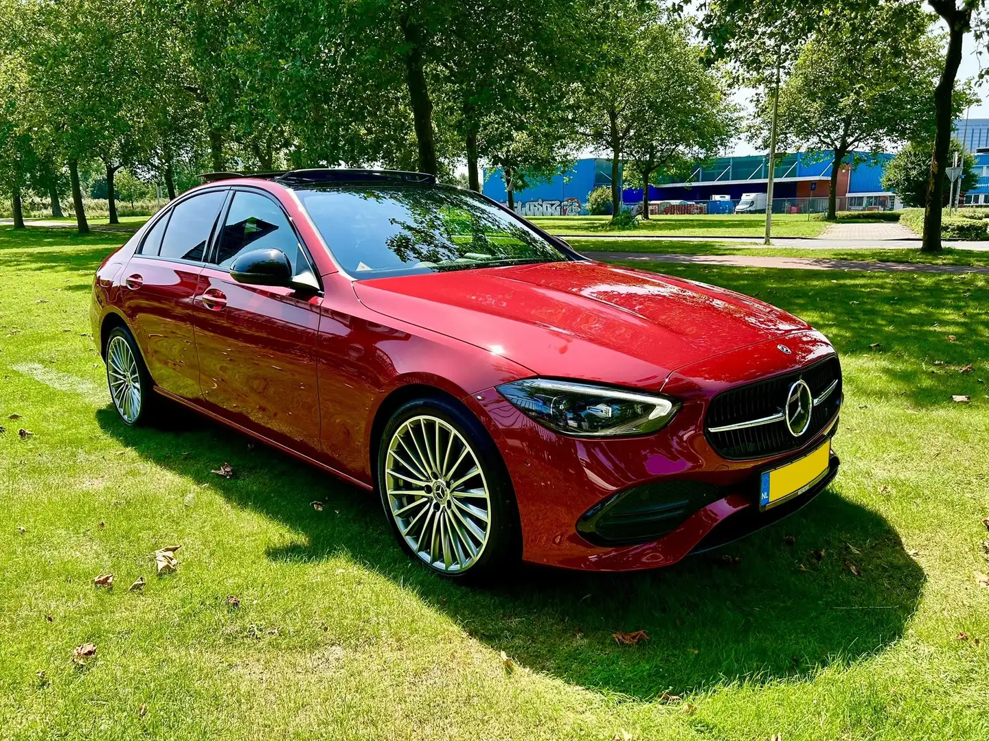 Mercedes-Benz C 300 Luxury Line Plug-In Hybrid crvena - 1