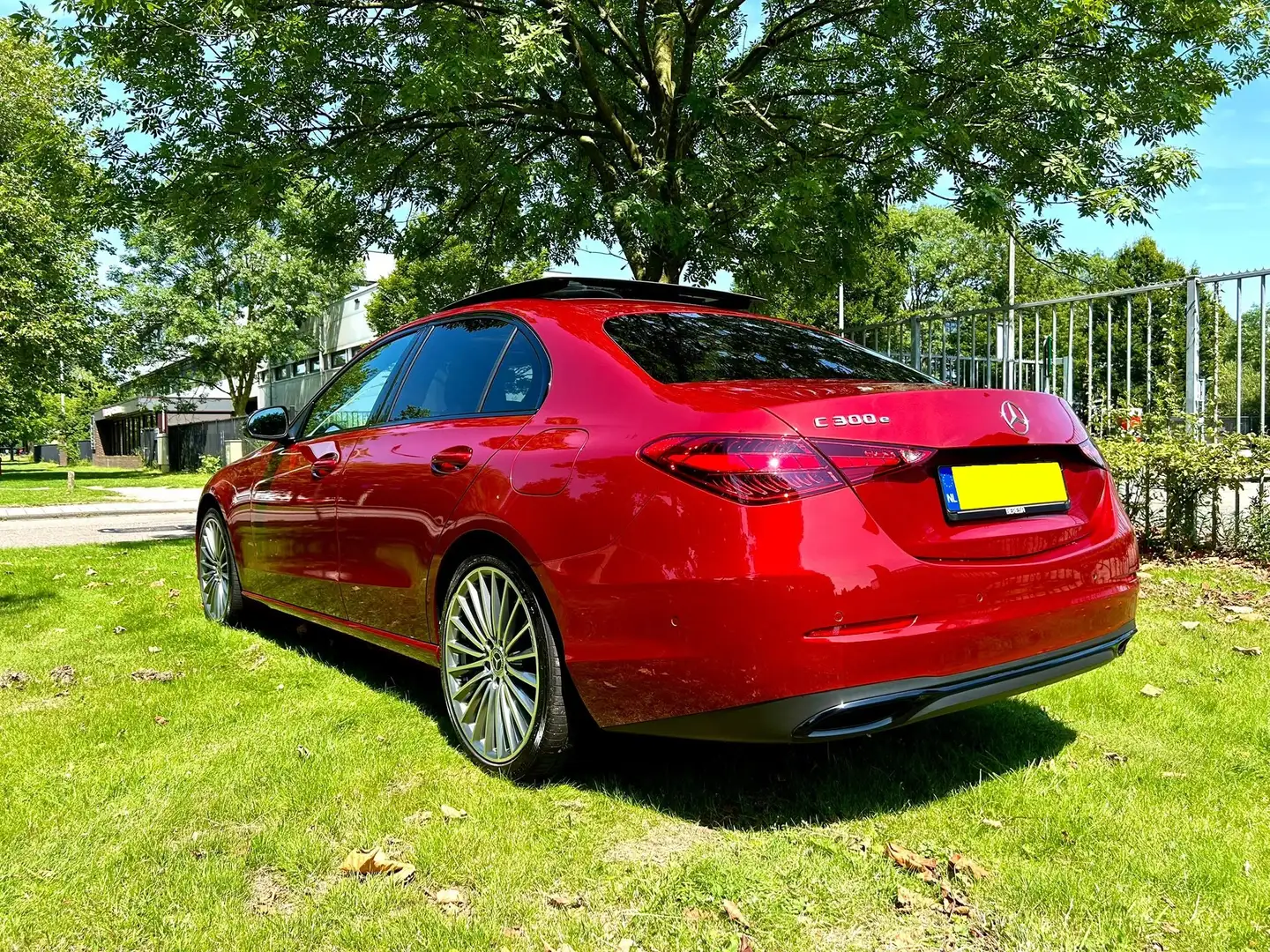 Mercedes-Benz C 300 Luxury Line Plug-In Hybrid crvena - 2