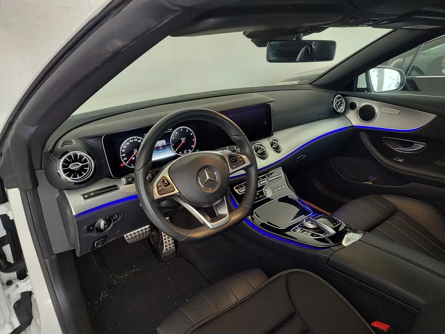 Mercedes-Benz E 200 Cabrio 9G-TRONIC AMG Line - 1