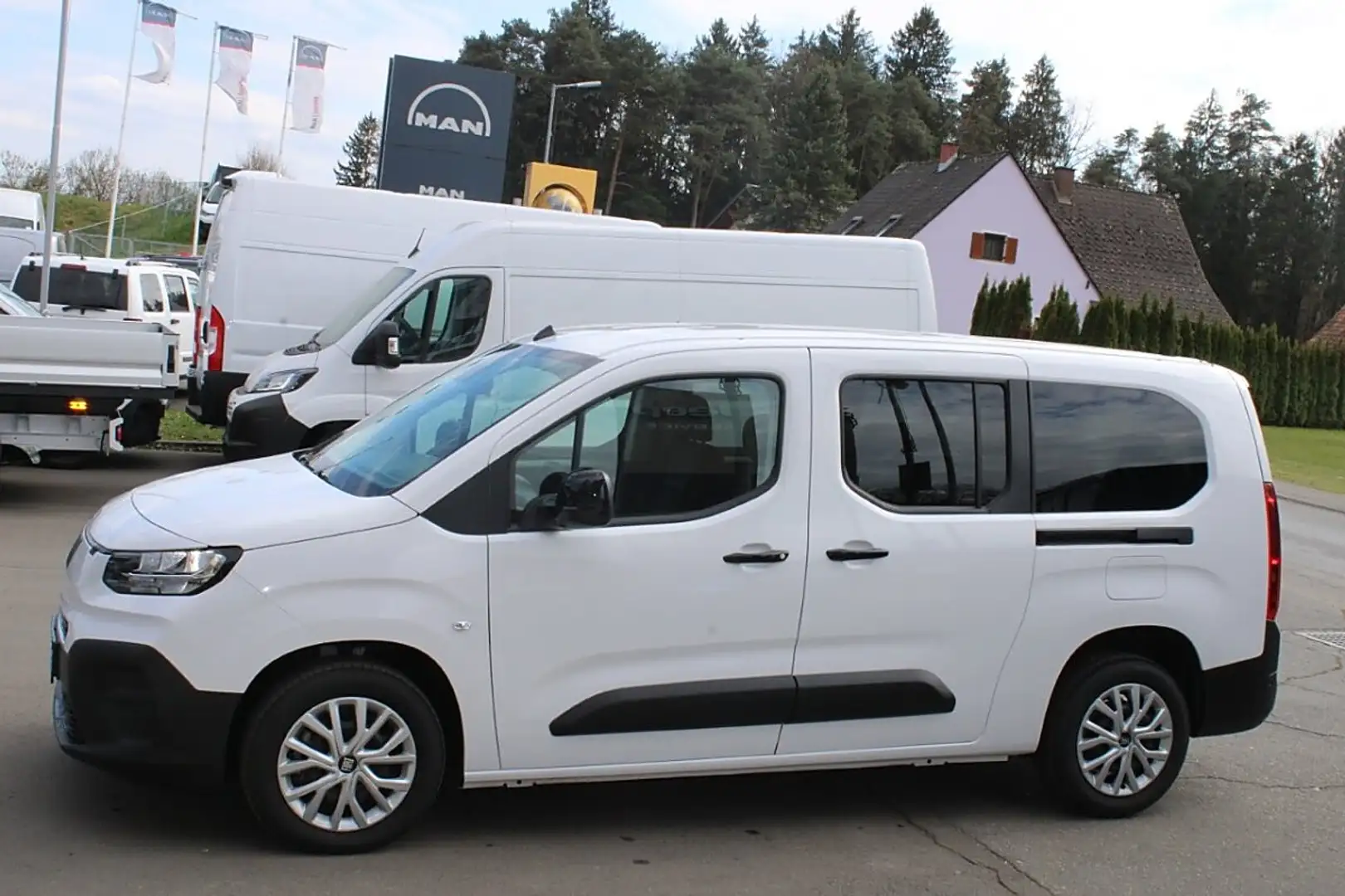 Fiat Doblo Kombi extra Lang 130AT 7Sitze EUR 25825,-- Weiß - 2