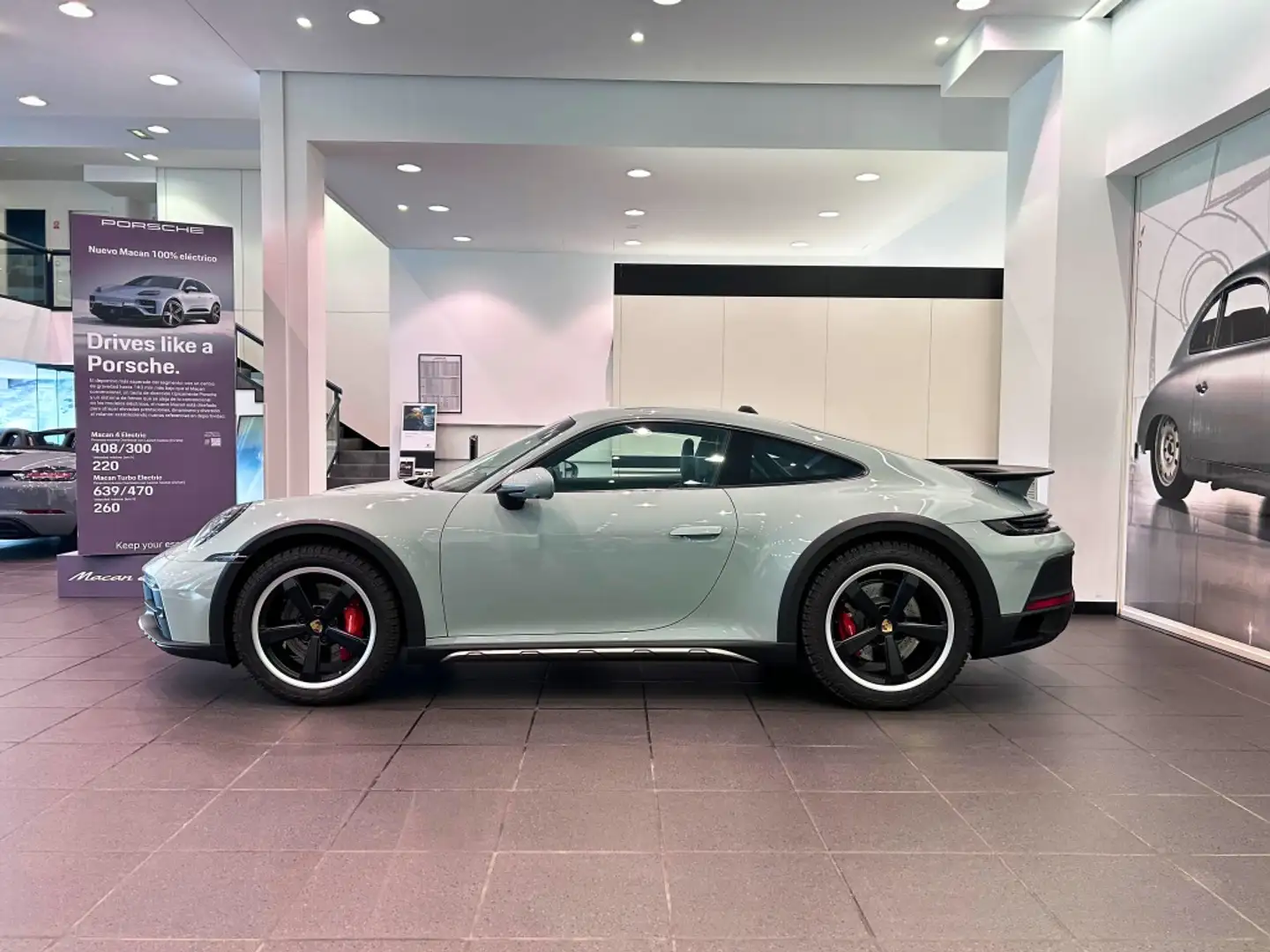 Porsche 992 Dakar Verde - 2